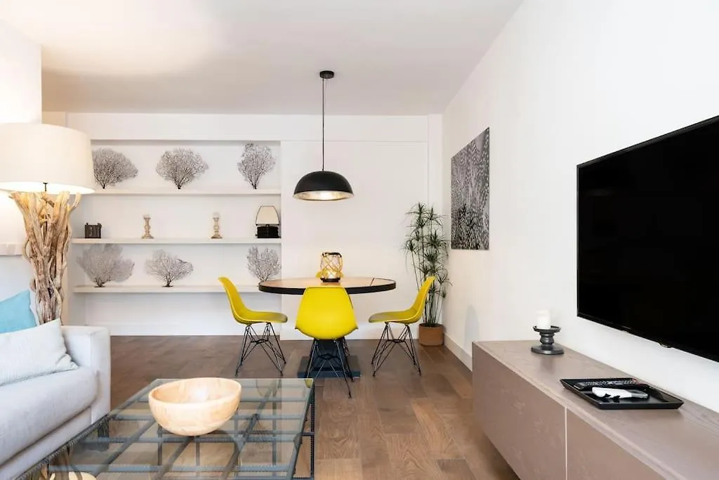 Super Central Malaga Flat With Terrace And Free Parking