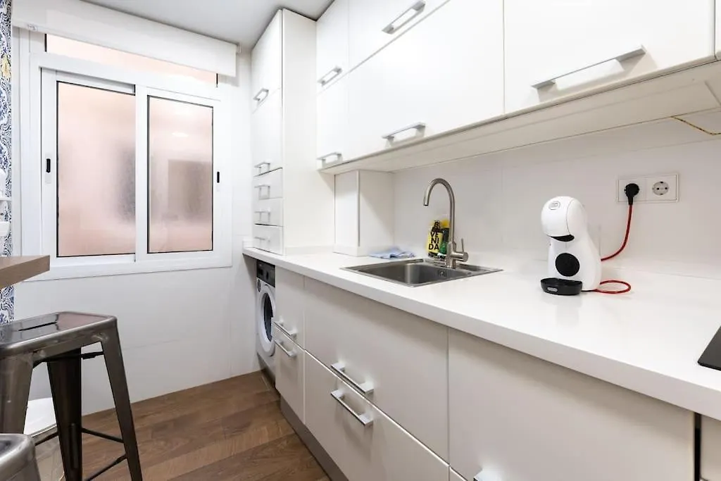 Super Central Malaga Flat With Terrace And Free Parking