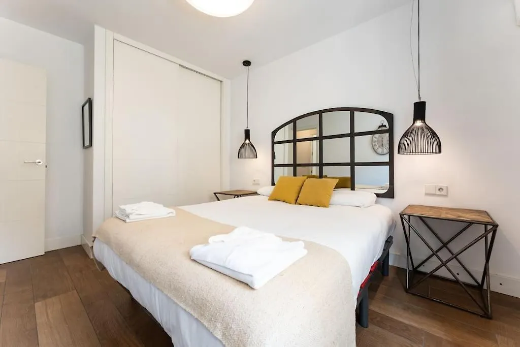 Super Central Malaga Flat With Terrace And Free Parking